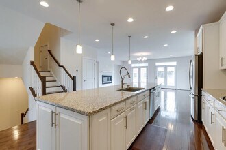 7200 Holywell Ln in Falls Church, VA - Building Photo - Building Photo