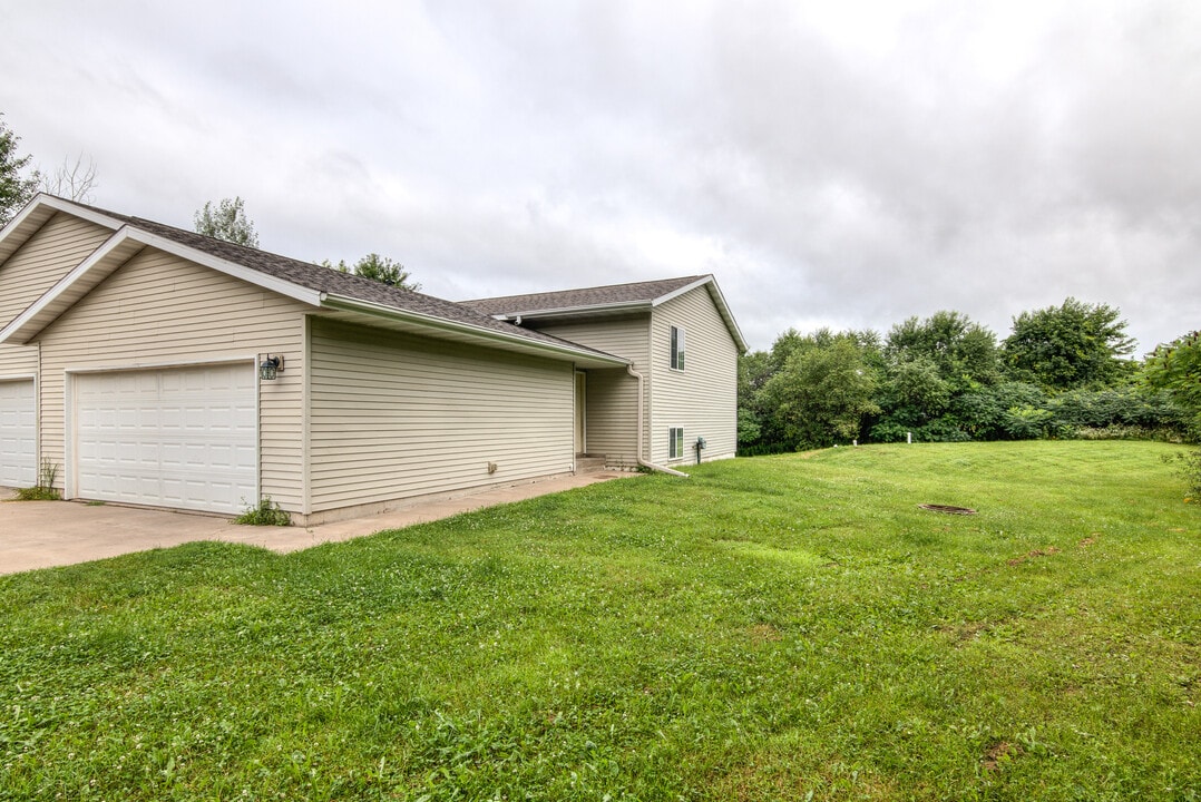 15770 52nd Ave in Lake Hallie, WI - Building Photo