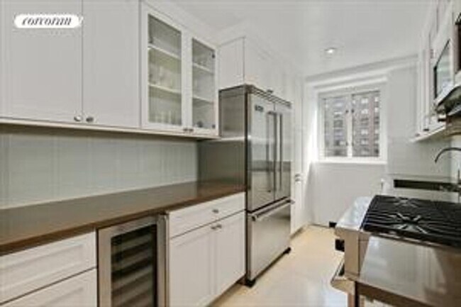 200 E 66th St in New York, NY - Building Photo - Building Photo