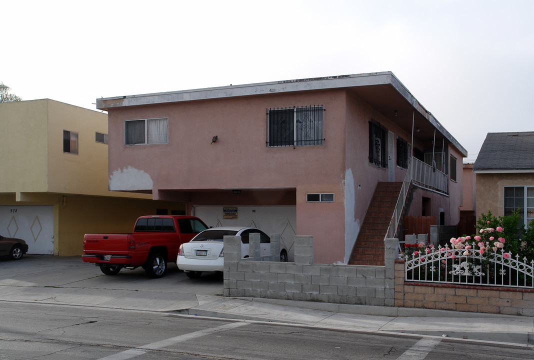 576 E Hyde Park Blvd in Inglewood, CA - Building Photo