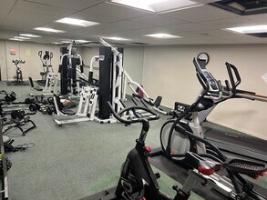 7211 Cozycroft Ave, Unit Condo in Winnetka, CA - Building Photo - Building Photo