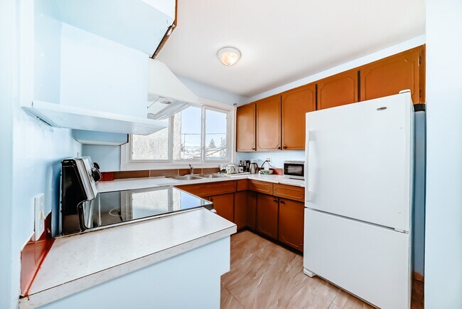 1451 Pensacola Way SE in Calgary, AB - Building Photo - Building Photo