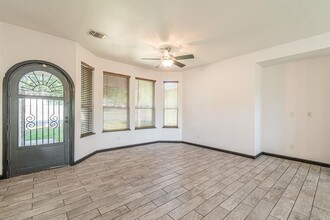 7310 Grassy Trail in San Antonio, TX - Building Photo - Building Photo