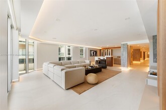 5801 Collins Ave, Unit 900 in Miami Beach, FL - Foto de edificio - Building Photo