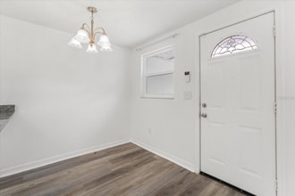 200 San Lorenzo Ave, Unit 2 in North Port, FL - Foto de edificio - Building Photo