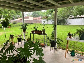 106 Huff St in Luling, TX - Building Photo - Building Photo
