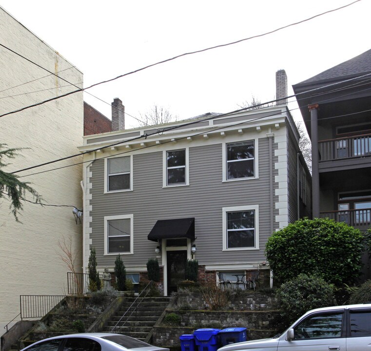 2354 NW Glisan St in Portland, OR - Foto de edificio