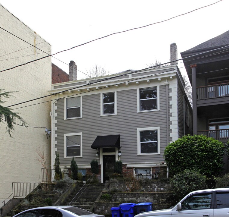 2354 NW Glisan St in Portland, OR - Building Photo