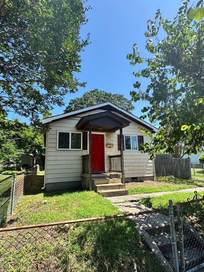 property at 800 Akron St