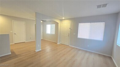 3236 Cheyenne Gardens Way, Unit 5268A in North Las Vegas, NV - Building Photo - Building Photo