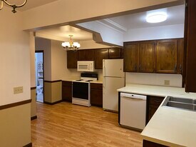 1425 Manville Rd, Unit 4 in Woonsocket, RI - Building Photo