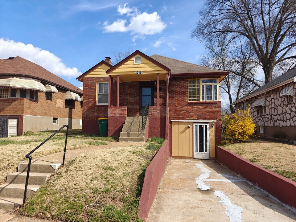 3210 Gary Dr in St. Louis, MO - Building Photo