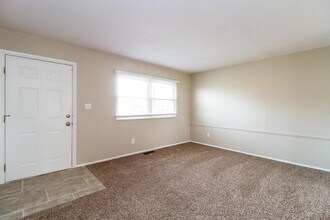 1880 Queensrowe Pl in Columbus, OH - Building Photo - Building Photo