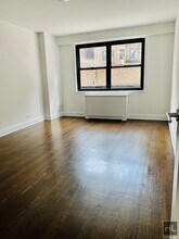 E 16 ST, Unit 8D in New York, NY - Foto de edificio - Building Photo