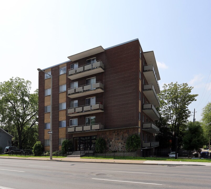 Cathedral Suites in Hamilton, ON - Building Photo