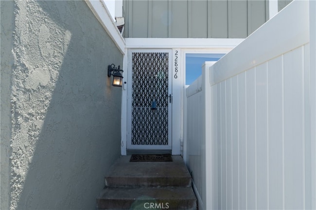 property at 22886 Vía Pimiento