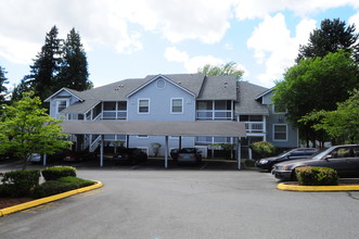 95th Court Apartments in Redmond, WA - Foto de edificio - Building Photo