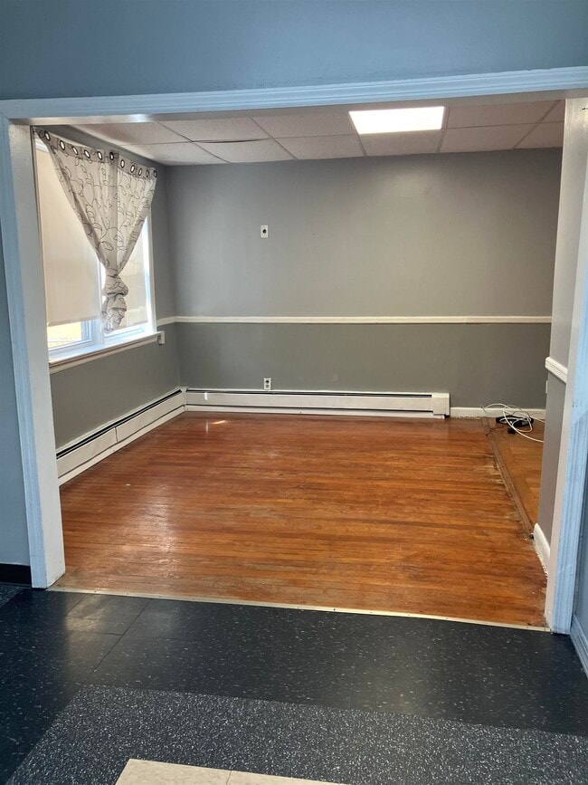 137 W 27th St in Bayonne, NJ - Building Photo - Building Photo