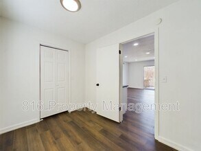 8600 Countryshire Ln in Kansas City, MO - Building Photo - Building Photo