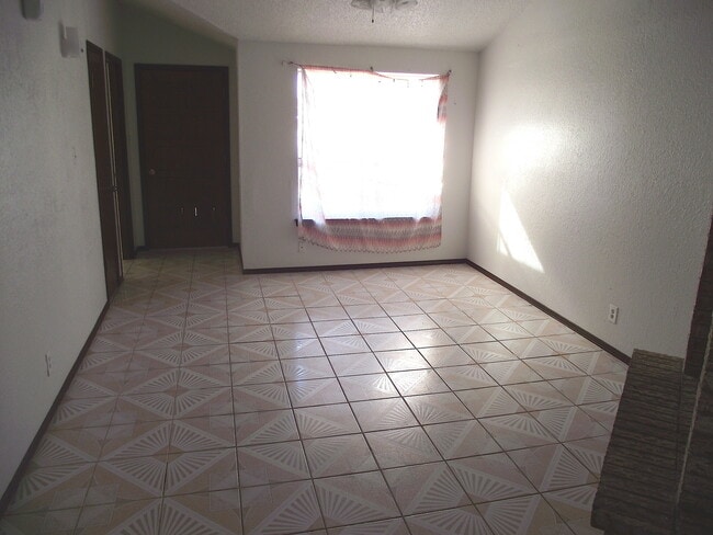 5953 Deer Ave in El Paso, TX - Building Photo - Building Photo
