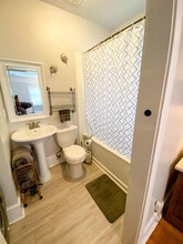 214 E. 32nd St., Unit Unit C in Savannah, GA - Foto de edificio - Building Photo