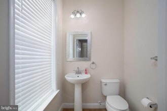 327 Sydney Ln in Denton, MD - Building Photo - Building Photo