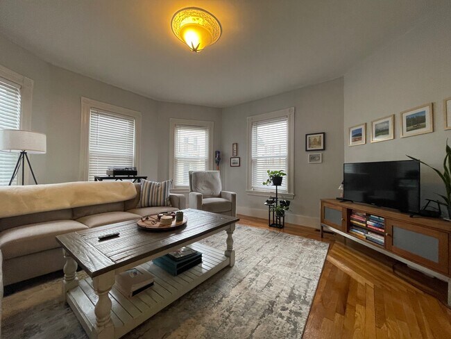 11 Monks St, Unit 1 in Boston, MA - Building Photo - Building Photo