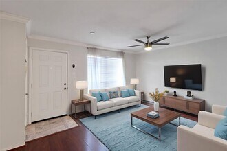 11550 Chimney Rock Rd in Houston, TX - Building Photo - Building Photo