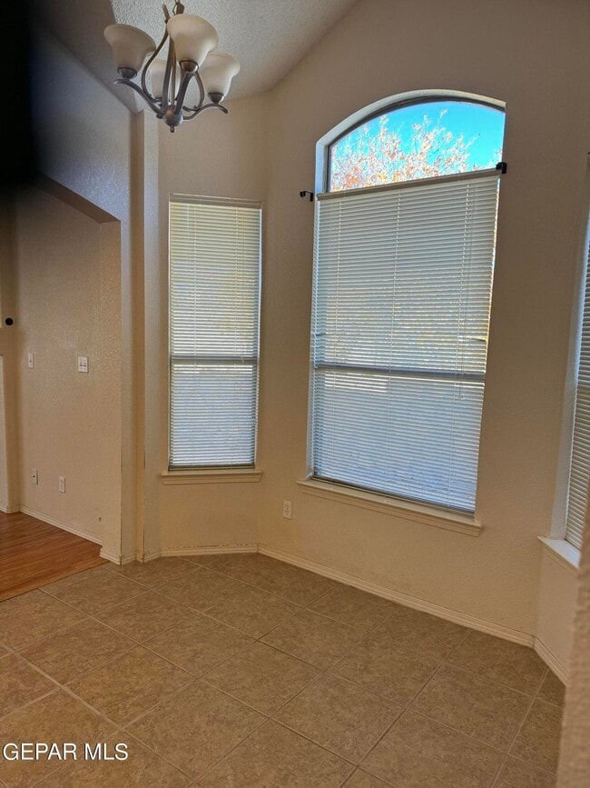 10899 Northview Dr in El Paso, TX - Building Photo - Building Photo