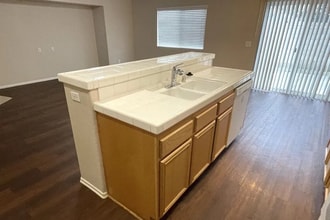 45317 Stadium Ln in Lancaster, CA - Foto de edificio - Building Photo