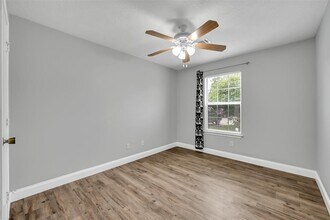 320 Willowick St in Tomball, TX - Building Photo - Building Photo