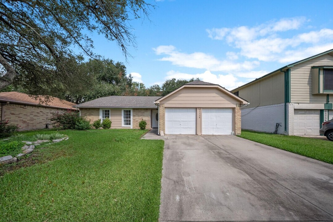 15738 Tammany Ln in Houston, TX - Building Photo