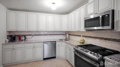 7 Lake Ave in East Brunswick, NJ - Building Photo - Building Photo