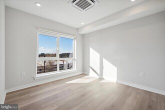 3449 Scotts Ln in Philadelphia, PA - Building Photo - Building Photo