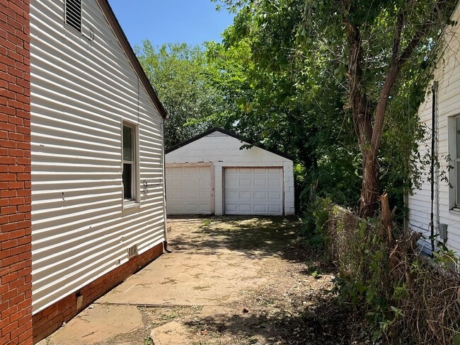 308 E Kittyhawk Dr in Midwest City, OK - Building Photo - Building Photo