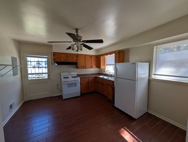 2311 Plantation Dr in Louisville, KY - Building Photo - Building Photo