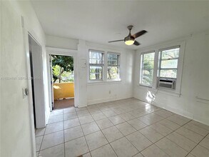 586 NE 62nd St in Miami, FL - Building Photo - Building Photo