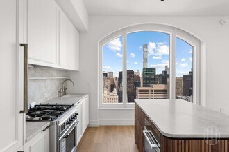 520 5th Ave in New York, NY - Building Photo - Building Photo