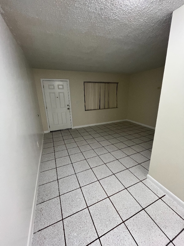 2260 W 53rd Pl in Hialeah, FL - Building Photo - Building Photo