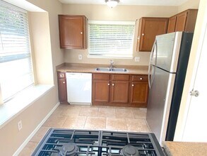 5259 Beaverbrook Dr in Houston, TX - Building Photo - Building Photo