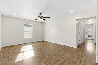 1127 N Northwood Ave in Republic, MO - Building Photo - Building Photo