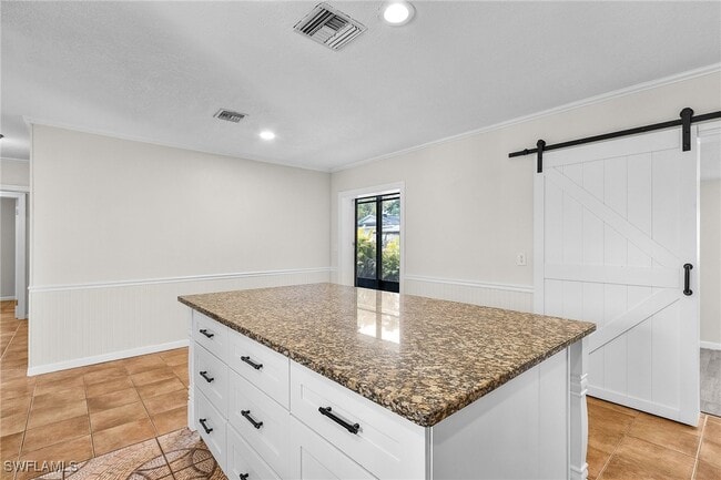 property at 1560 Maravilla Ave