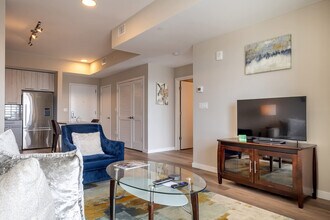 880 Pacific St in Stamford, CT - Building Photo - Building Photo