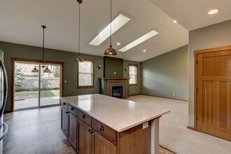 1569 SW Carnegie St in Oak Harbor, WA - Building Photo - Building Photo