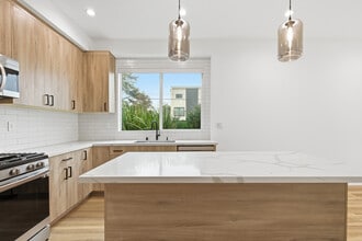 5809 Kester Ave in Van Nuys, CA - Building Photo - Building Photo