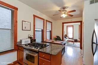 2345 N Bosworth Ave-Unit -Unit 2F in Chicago, IL - Foto de edificio - Building Photo