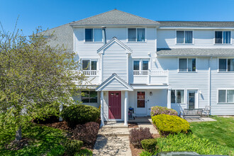 Courtyard Condominium in Chelmsford, MA - Building Photo - Building Photo