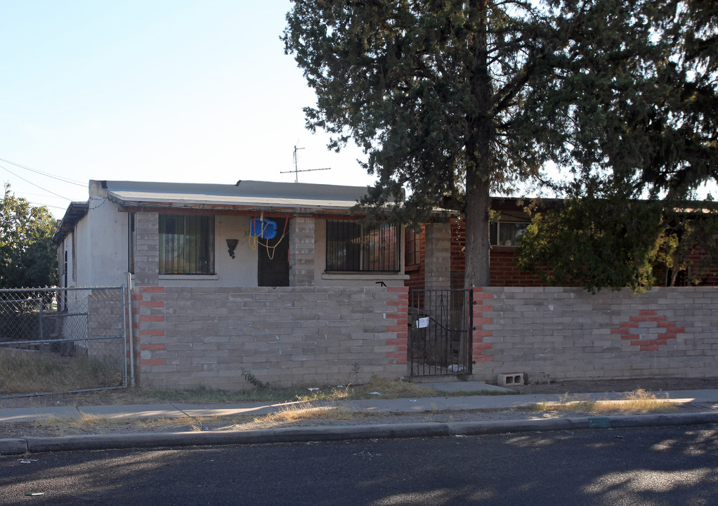 375-385 W 33rd St in Tucson, AZ - Building Photo