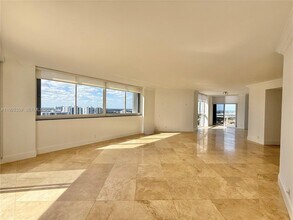 3801 NE 207th St in Miami, FL - Building Photo - Building Photo