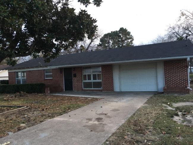 property at 912 Alabama St